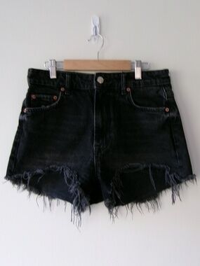 ZARA The High Waist Short Moon Black Size 4 EUR 36 Distressed Raw Hem